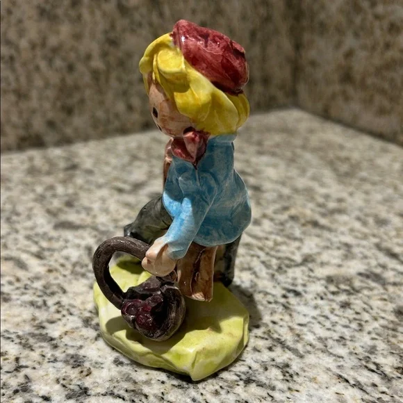 Vintage porcelain Hand-Painted woodcutter boy - Picture 2 of 6